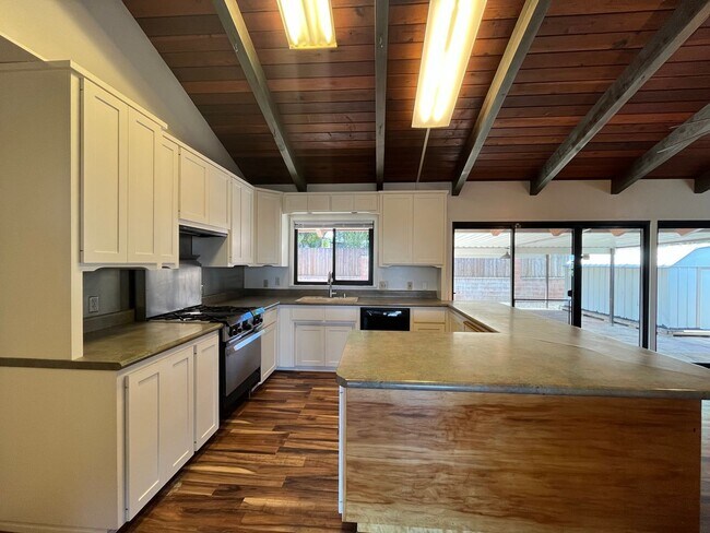 Building Photo - 420 Fairview Ln