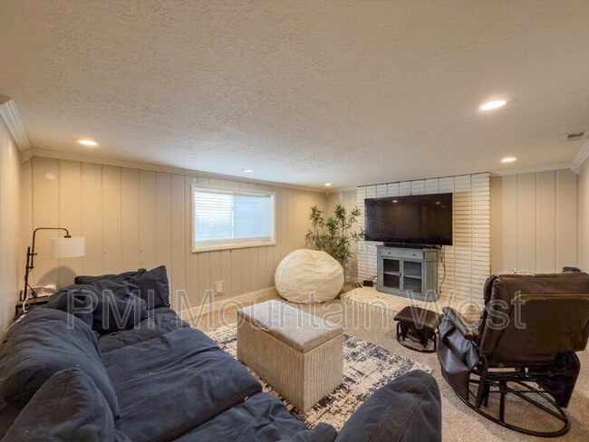 Building Photo - 76 W 1300 S