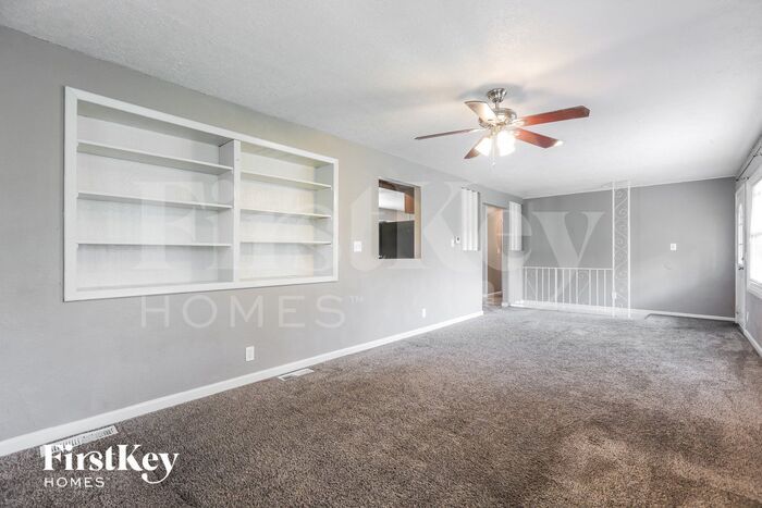 Building Photo - 1302 SW Peggy Cir