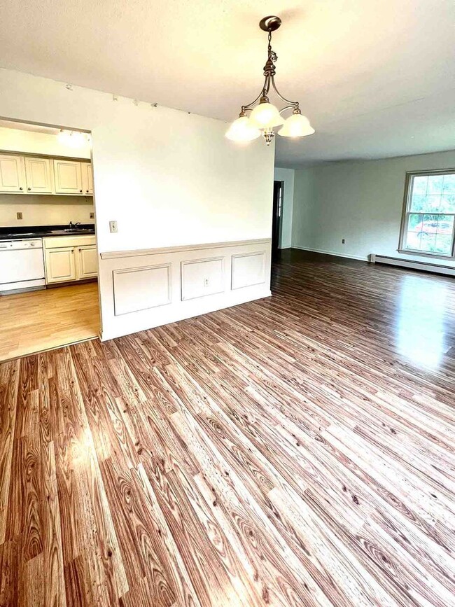 Building Photo - 6-Bedroom, 2-Bath Single-Family Home – Prime UVM Location (55 East Terrace)