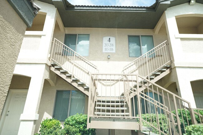 Building Photo - SHOWINGS AVAILABLE NOW