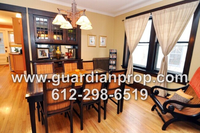 Building Photo - Main Floor Condo Available June 1st in Merriam Park, Original Woodwork & Built-ins, Sunroom, In U...