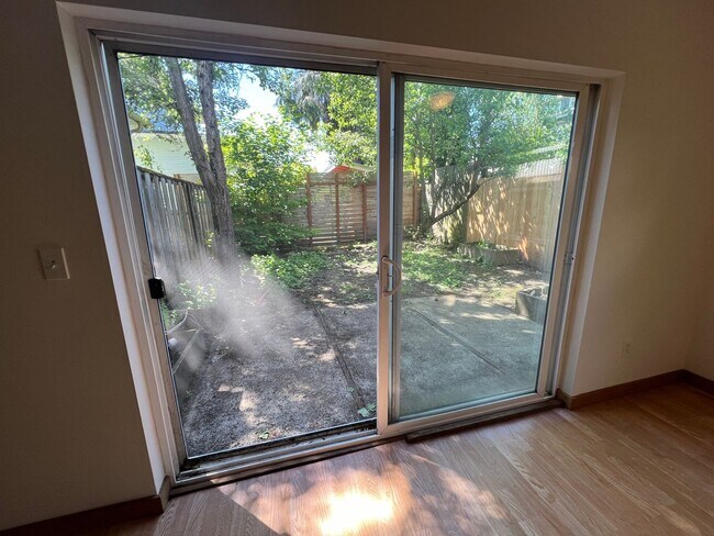 Building Photo - 3033 NE 12th Ave