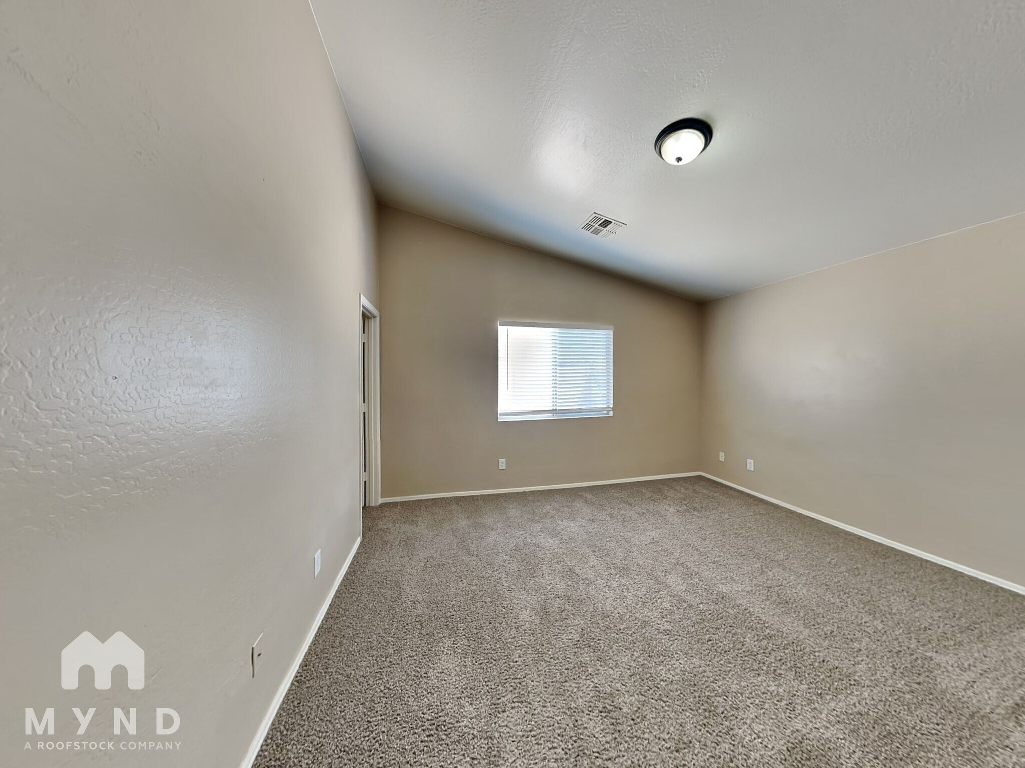 Building Photo - 36590 W San Clemente St