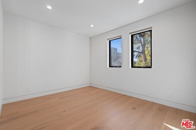 Building Photo - 4708 Noble Ave