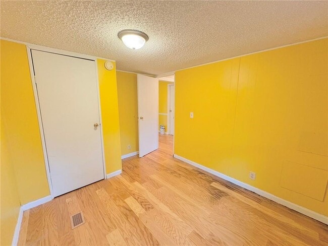 Building Photo - 319 Wages Rd