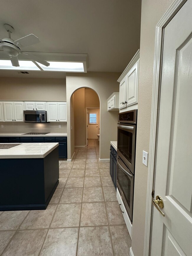 Building Photo - 535 W Decatur Ave