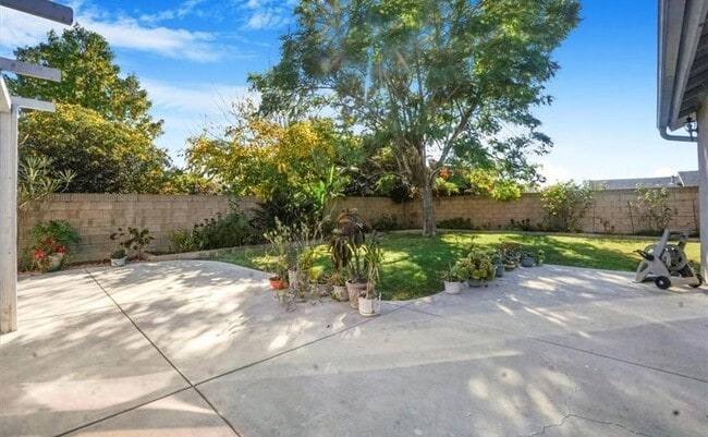 Building Photo - 24121 El Tiradore Cir