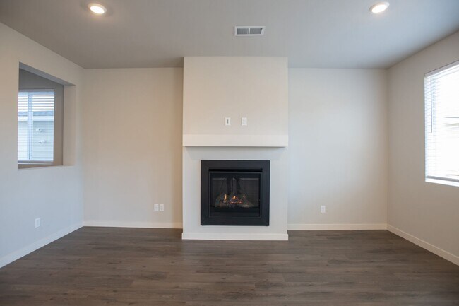 Building Photo - 63264 NE Peale St