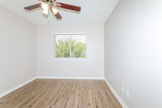 Building Photo - 10410 Enchanted