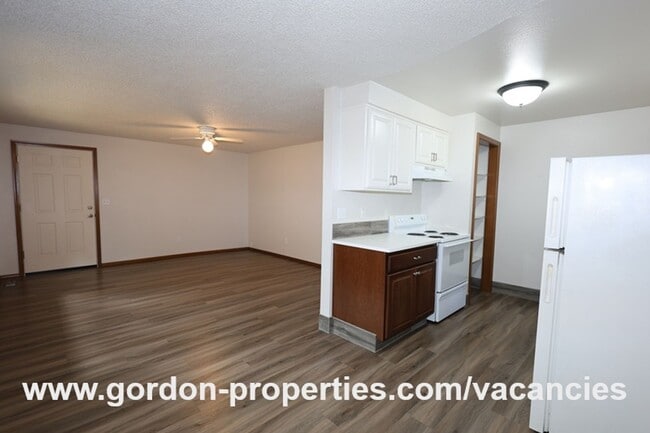 Building Photo - Webster Rd - Gladstone 2 bedroom duplex