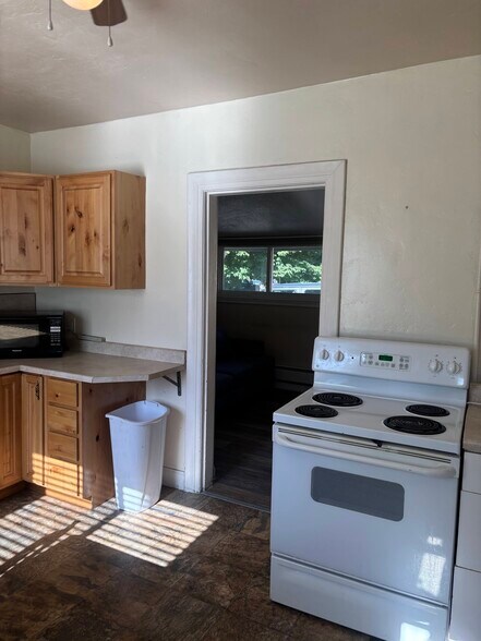 Building Photo - 290 N 300 E