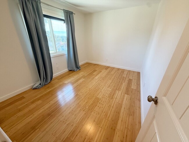 Building Photo - Stunningly Upgraded 3 Bed/2.5 Bath Home