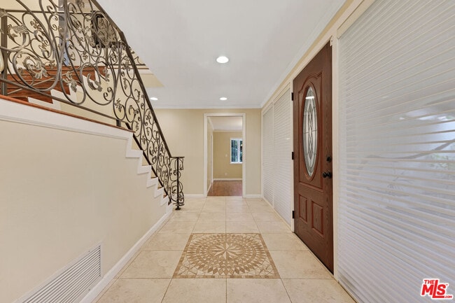 Building Photo - 11040 Salt Lake Ave