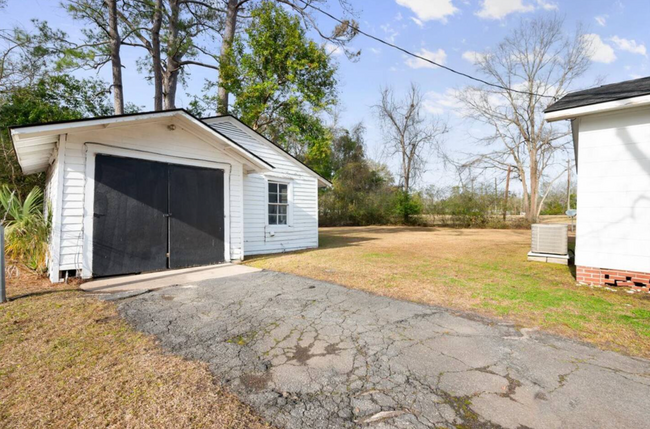 Building Photo - Spacious 2-Bedroom, 1-Bathroom Home in Ric...