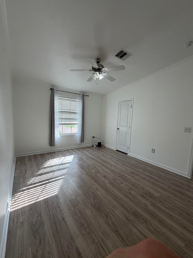 Building Photo - 311 E Castleshoals Dr