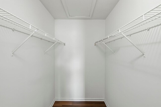 Building Photo - 1725-1727-1727 Louise Cir
