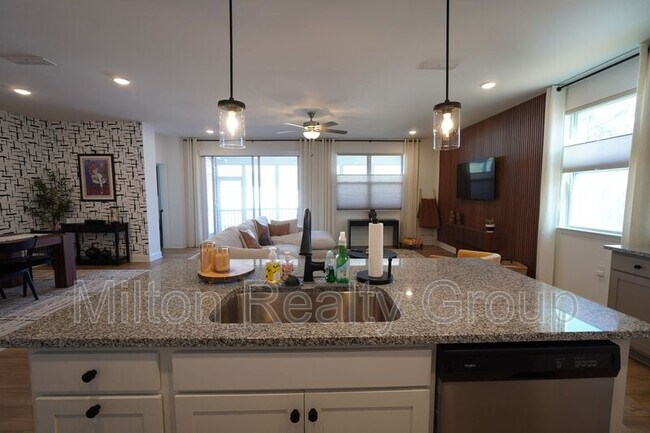 Building Photo - 108 Providence Crk Dr