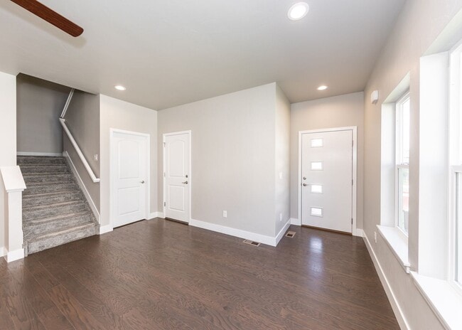 Building Photo - 5389 Sky Top Ln