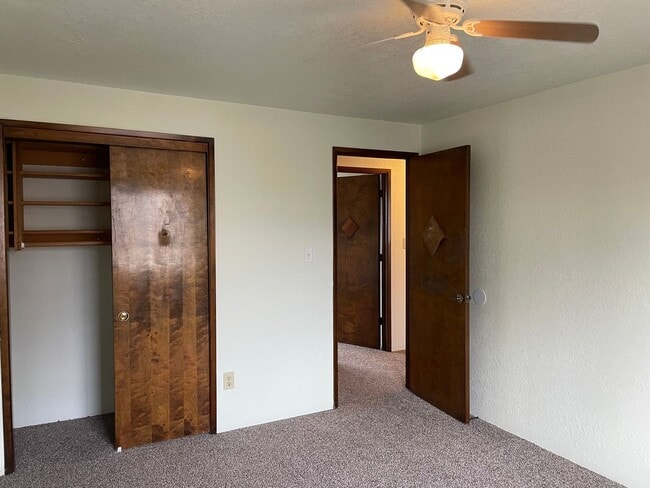 Building Photo - Very Nice 3 Bedroom 2.5 Bathroom Townhome