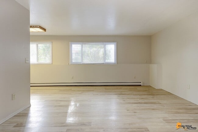 Building Photo - 3806 Iowa Dr