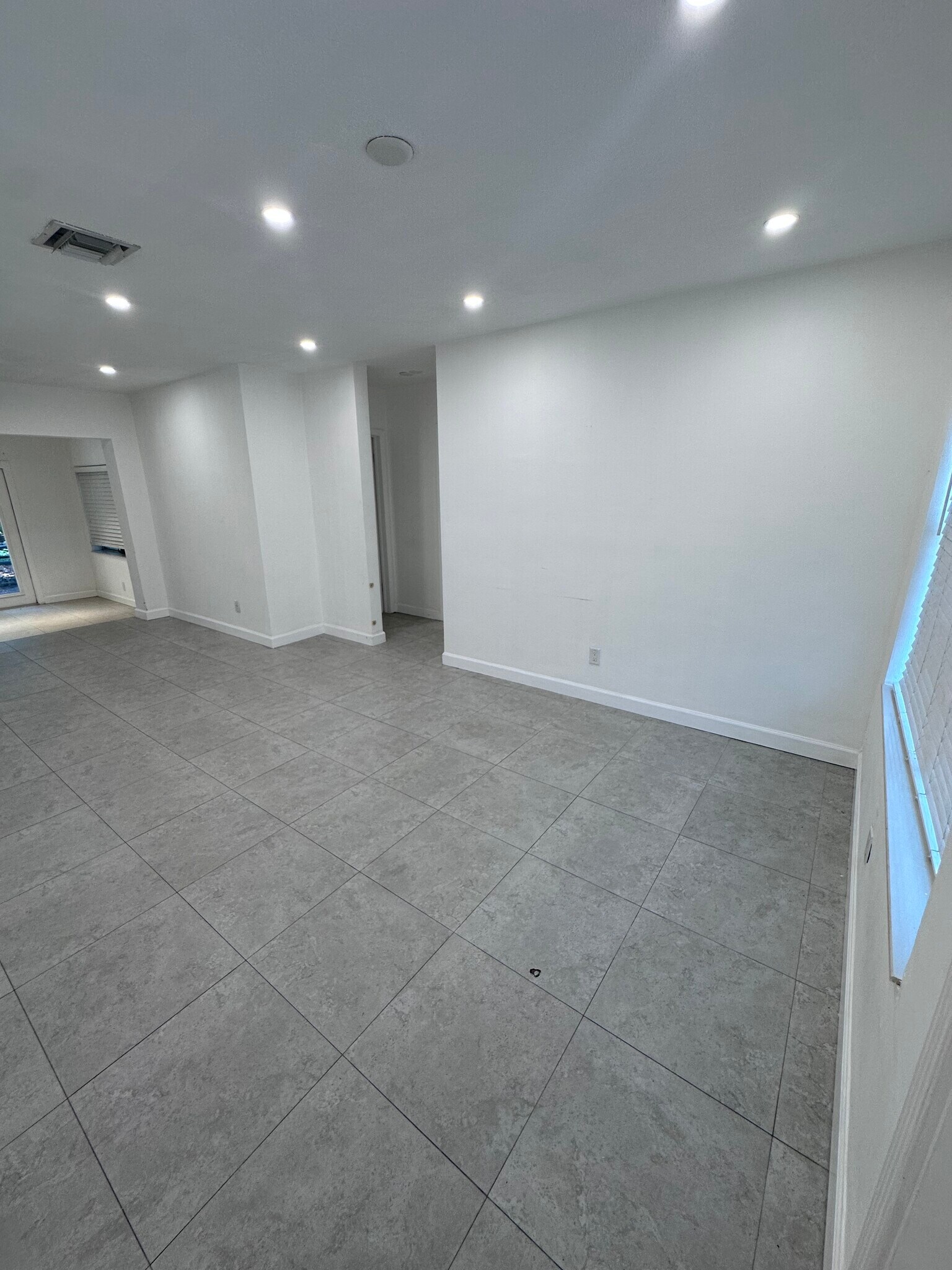 Building Photo - 3801 SW 31st Dr