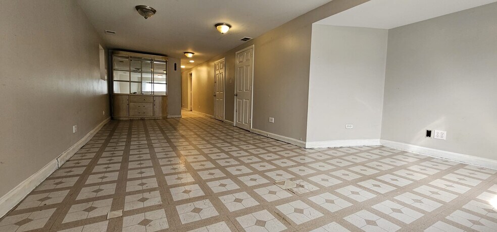 Building Photo - 2308 N Meade Ave