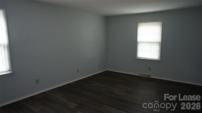 Building Photo - 10000 Ridgemore Dr