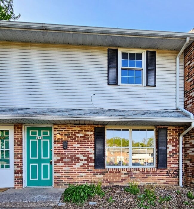 Primary Photo - 173 Ashford Dr