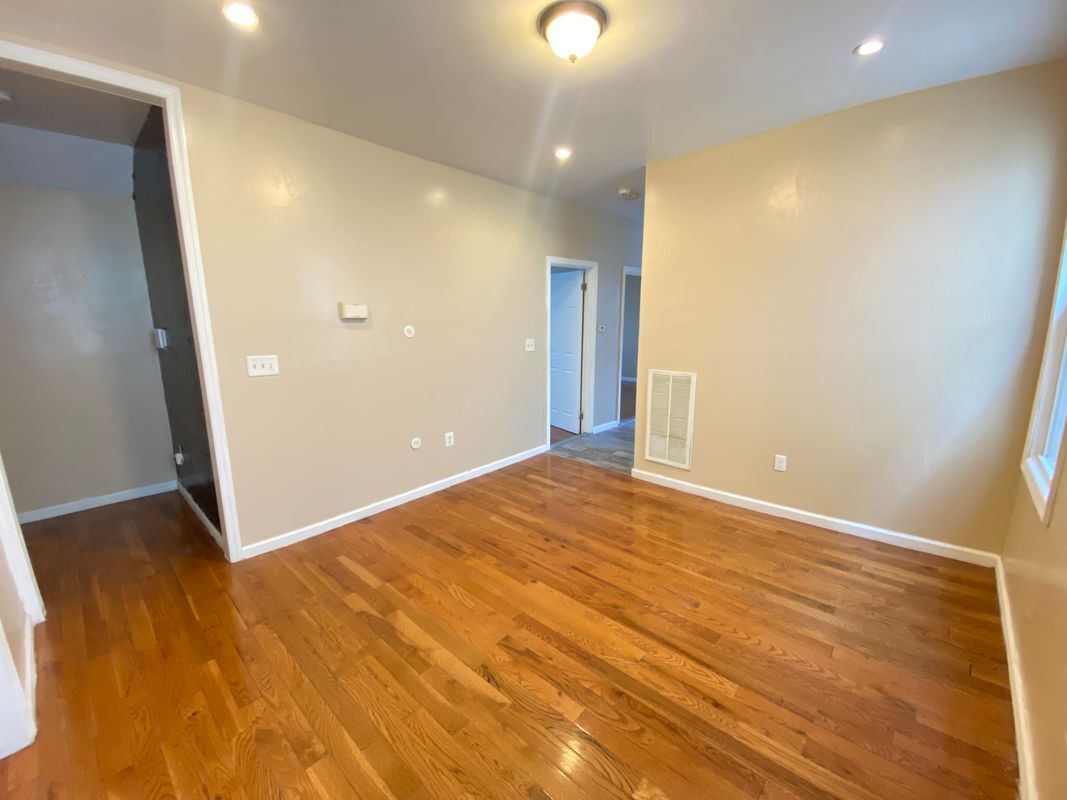 Building Photo - 186 Oakwood Pl