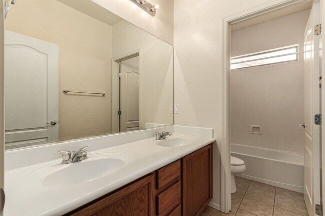 Building Photo - Chandler 4 Bedroom - 2.5 Bathroom with Pri...