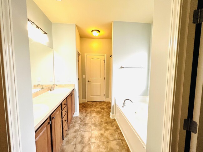Building Photo - 630 Summer Cove Cir NW