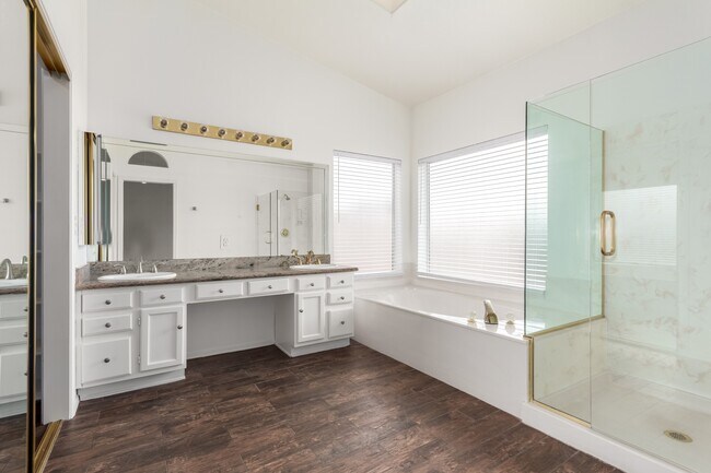 Building Photo - 9003 E Aster Dr