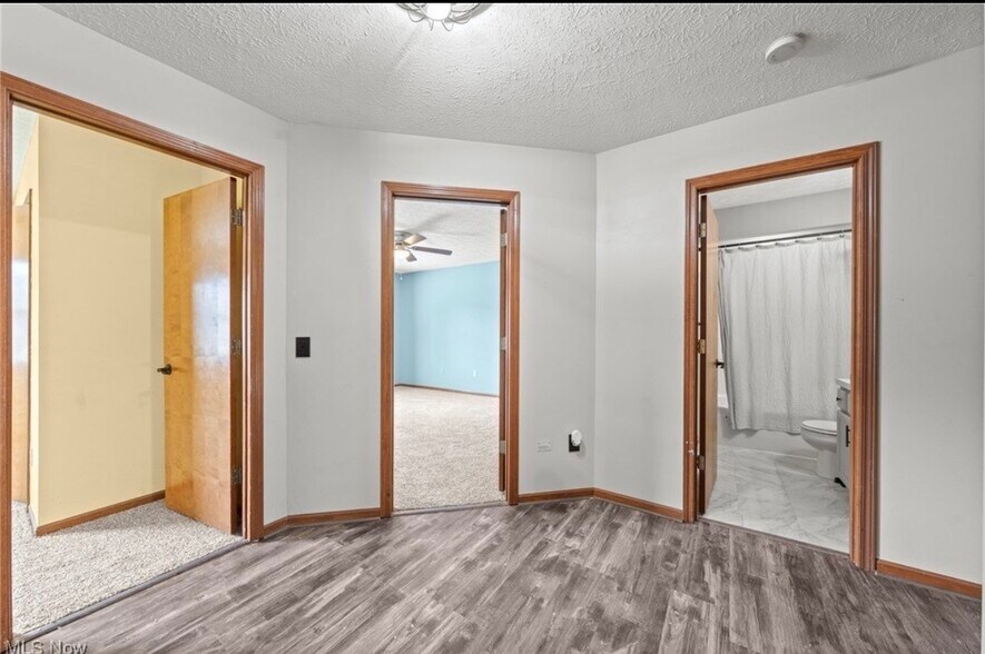 Building Photo - 430 Charleton Dr