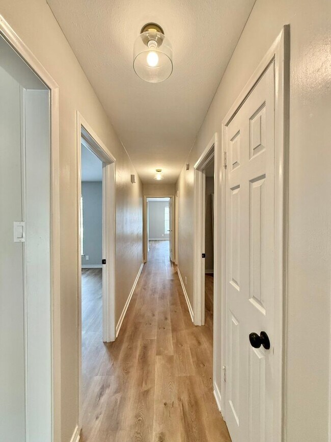 Building Photo - Tour today! Stunning 4-bedroom, 2-bath beauty!