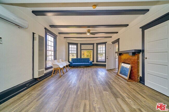 Building Photo - 1347 Valencia St