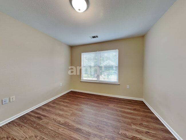 Building Photo - 1410 River Run Rd