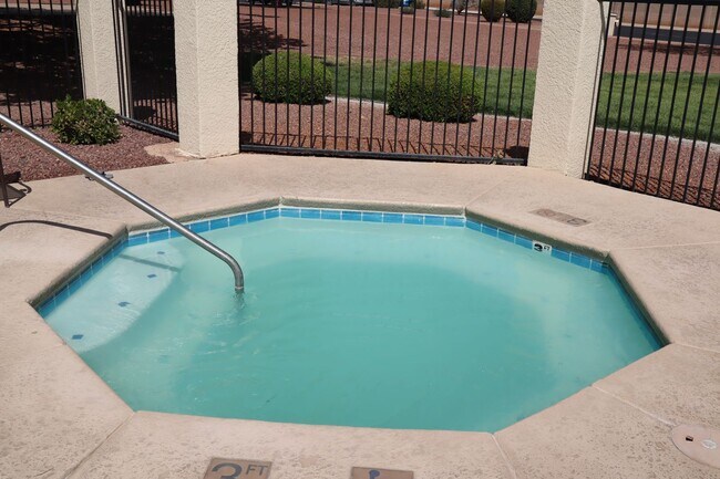 Building Photo - Your own resort! Splish Splash and Relax.