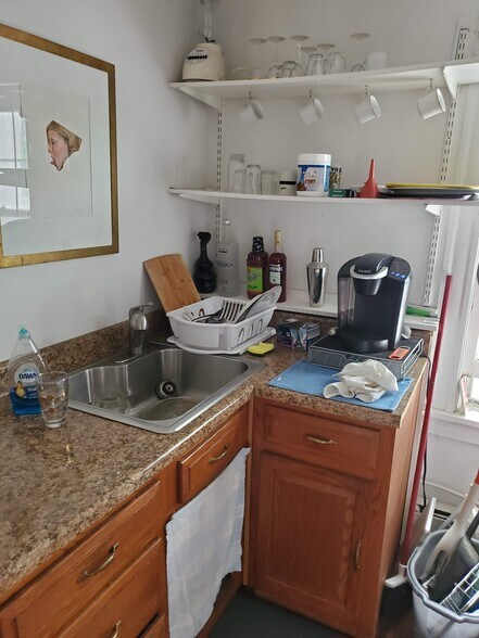 Building Photo - 1046 E Broadway