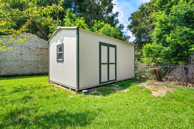 Building Photo - 613 Edgecliff Dr