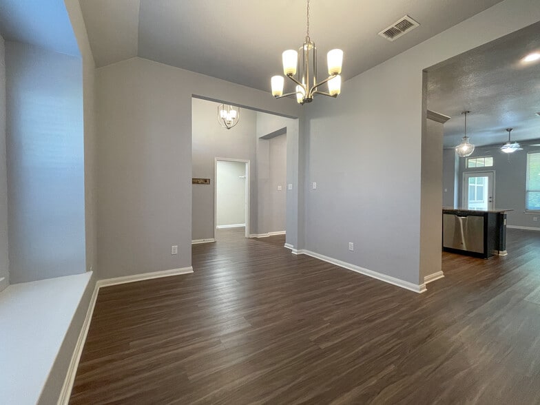 Building Photo - 10265 Driskill Dr