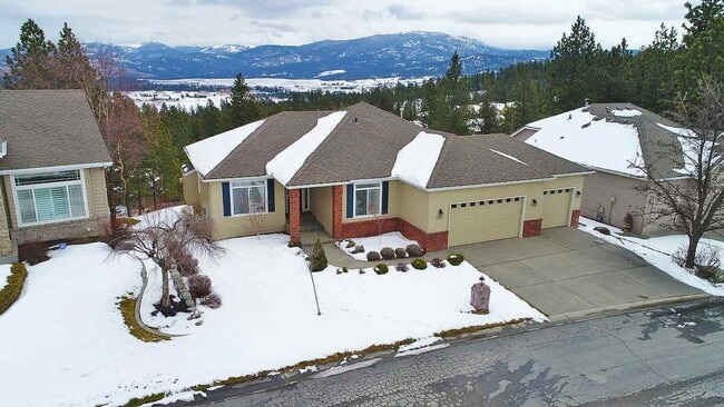 Building Photo - 5063 S Hillcrest Ln