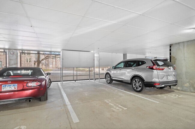 Building Photo - Charming 2 Bed, 2 Bath Top-Floor Condo with Great Sunrise Views