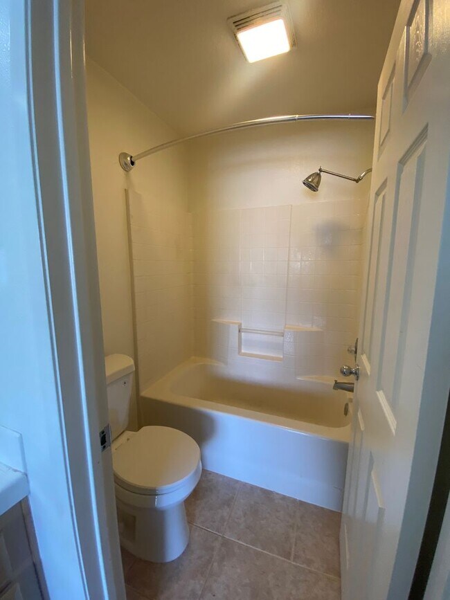 Building Photo - Anaheim HIlls 3 Bedroom