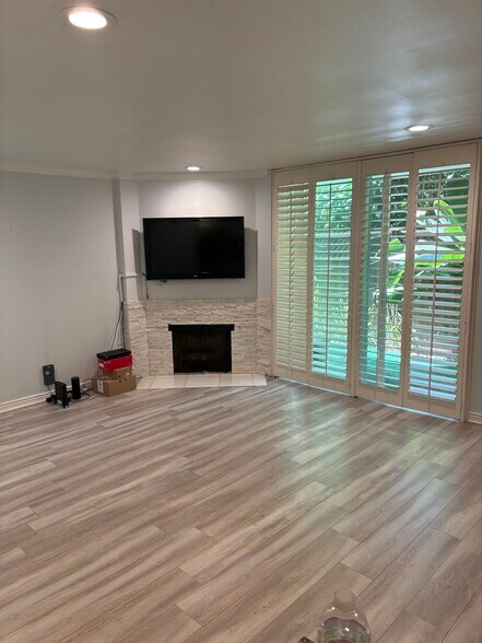 Building Photo - 6505 Green Valley Cir