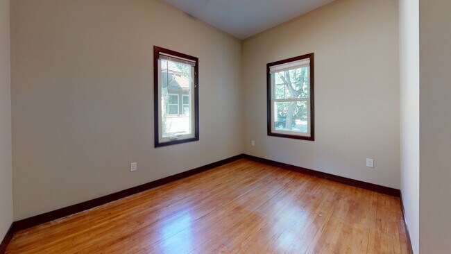 Building Photo - Renovated 6-Bedroom Single-Family House