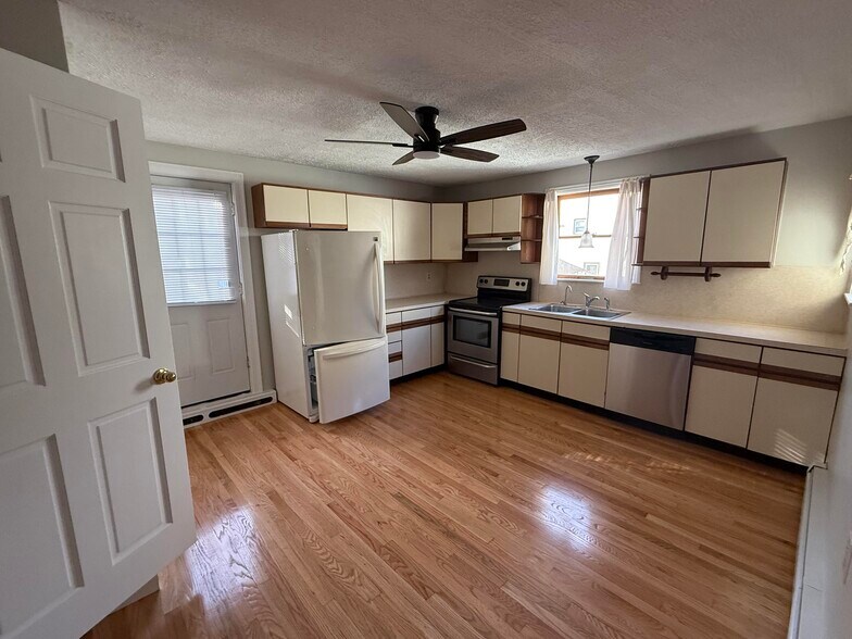 Building Photo - 44 Highland St