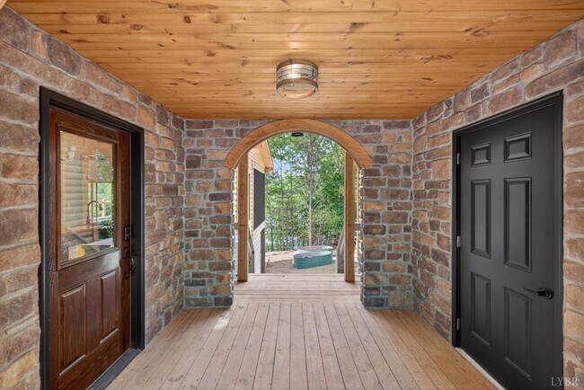 Building Photo - 308 Acres Ct
