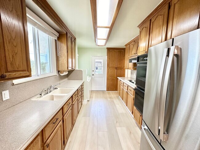 Building Photo - 2544 N Keystone St