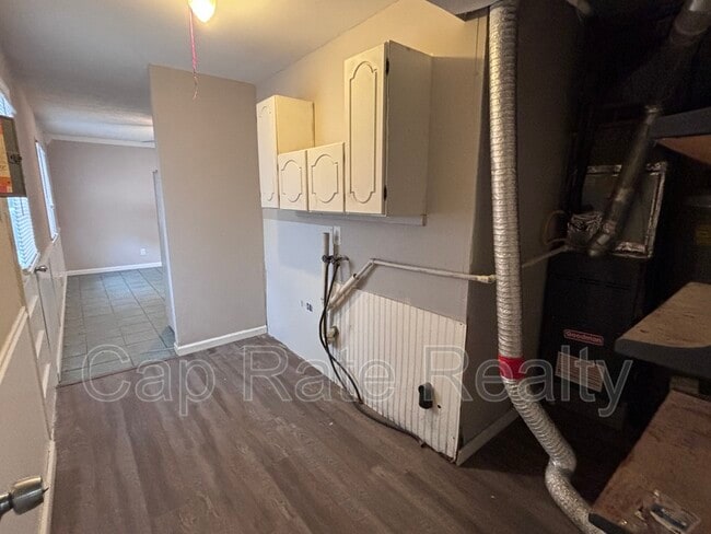 Building Photo - 4003 Carlton Ave